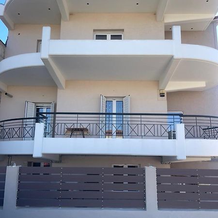 Bright Apartment, Spacious Near The Center Trikala  Exterior foto