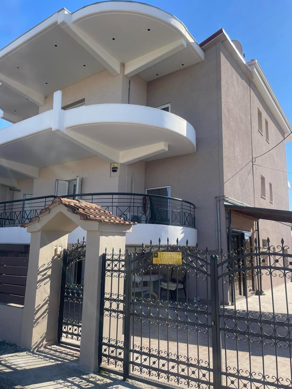 Bright Apartment, Spacious Near The Center Trikala  Exterior foto