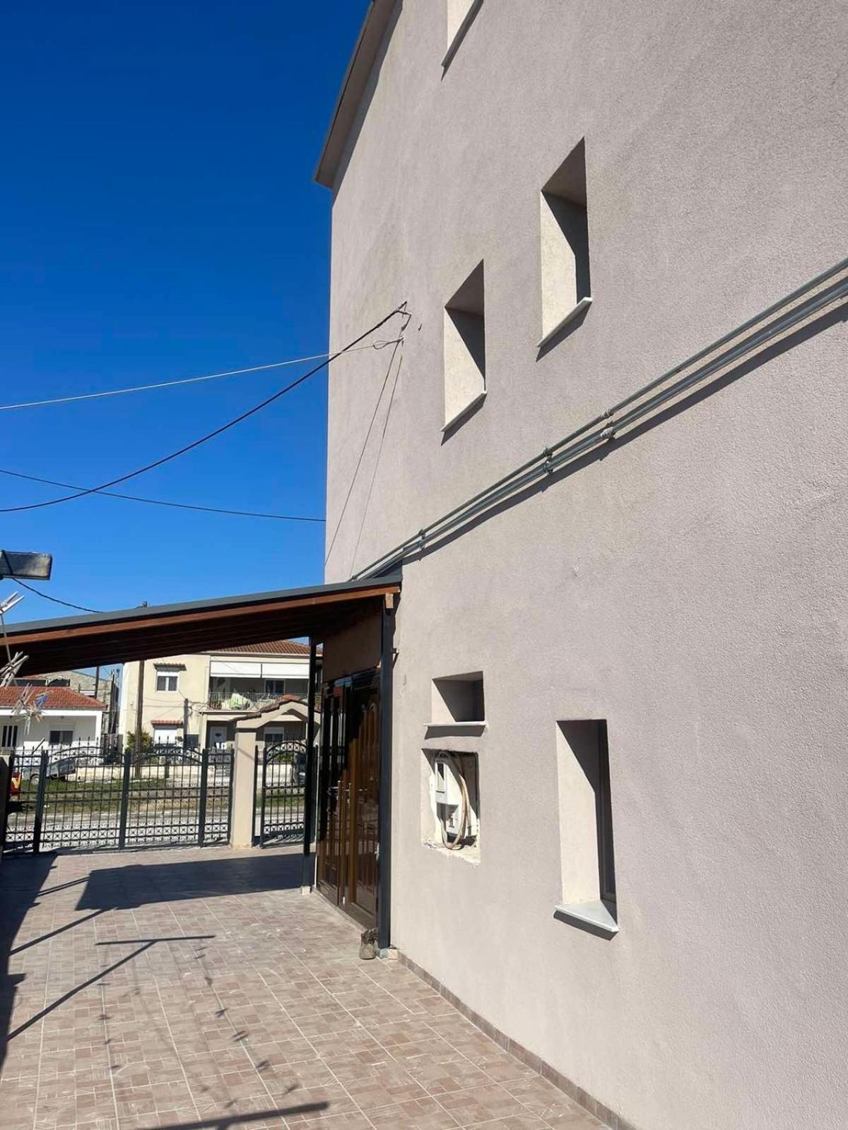 Bright Apartment, Spacious Near The Center Trikala  Exterior foto